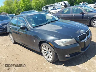 2011 BMW 3 Series 328i xDrive z VIN WBAPK7G52BNN77926, wystawiony jako IAAI lot #42341073 z przebiegiem 179 069 mil mil oraz . Historia ofert i sprzedaży dostępna na DreamBid. Obrazek 1.