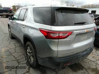 2019 Chevrolet Traverse LS with VIN 1GNEVFKWXKJ161228, listed as a IAAI auction lot 40867691 with 141,735 mi miles. Bid and sale history available at carsss.com. Image 3.