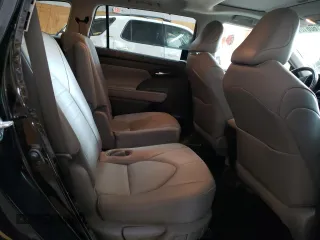 2021 Toyota Highlander XLE with VIN 5TDGZRBH5MS529474, listed as a Copart auction lot 60610165 with 92,275 mi miles and Salvage title. Bid and sale history available at DreamBid. Image 11.