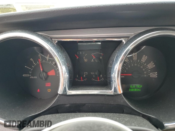 2008 Ford Mustang Deluxe z VIN 1ZVHT80N185117313, wystawiony jako Copart lot #58190045 z przebiegiem 168 101 mil mil oraz Czysty tytuł • Clean title. Historia ofert i sprzedaży dostępna na DreamBid. Obrazek 9.