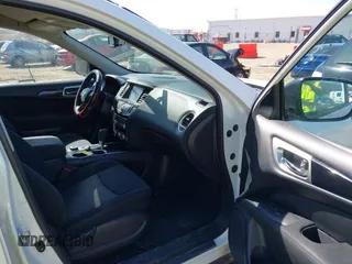 2017 Nissan Pathfinder SV with VIN 5N1DR2MM8HC667792, listed as a IAAI auction lot 41776454 with 185,467 mi miles. Bid and sale history available at carsss.com. Image 5.