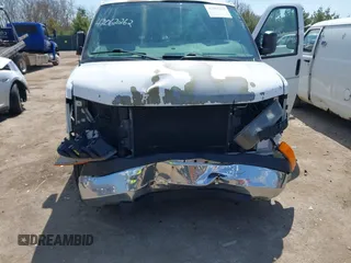 2008 Chevrolet Express Passenger z VIN 1GAHG35K981127449, wystawiony jako IAAI lot #42062262 z przebiegiem 243 575 mil mil oraz . Historia ofert i sprzedaży dostępna na DreamBid. Obrazek 6.