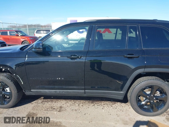 2024 Jeep Grand Cherokee Limited with VIN 1C4RJHBG7RC263546, listed as a IAAI auction lot 41993847 with 5,152 mi miles and . Bid and sale history available at DreamBid. Image 15.