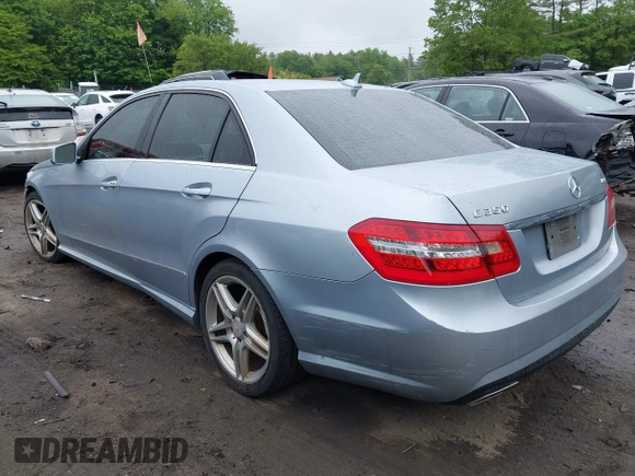 2013 Mercedes-Benz E 350 Luxury z VIN WDDHF8JB2DA675225, wystawiony jako IAAI lot #42316651 z przebiegiem 127 087 mil mil oraz . Historia ofert i sprzedaży dostępna na DreamBid. Obrazek 3.