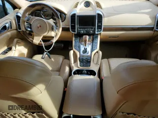 2012 Porsche Cayenne Turbo z VIN WP1AC2A29CLA83629, wystawiony jako Copart lot #83067994 z przebiegiem Nie podano mil oraz Szkoda całkowita • Salvage title. Historia ofert i sprzedaży dostępna na DreamBid. Obrazek 8.