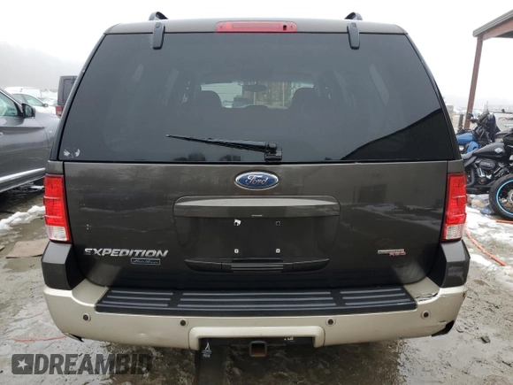 2005 Ford Expedition Eddie Bauer z VIN 1FMFU18595LA27431, wystawiony jako Copart lot #42250805 z przebiegiem 152 116 mil mil oraz Czysty tytuł • Clean title. Historia ofert i sprzedaży dostępna na DreamBid. Obrazek 6.