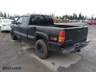 2000 Chevrolet Silverado 1500 LS with VIN 2GCEK19TXY1268976, listed as a IAAI auction lot 41909832 with 182,557 mi miles. Bid and sale history available at carsss.com. Image 3.