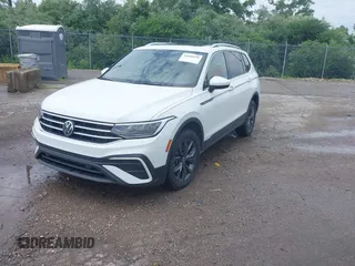 2022 Volkswagen Tiguan SE z VIN 3VV2B7AX0NM079702, wystawiony jako IAAI lot #42600950 z przebiegiem 91 826 mil mil oraz . Historia ofert i sprzedaży dostępna na DreamBid. Obrazek 2.