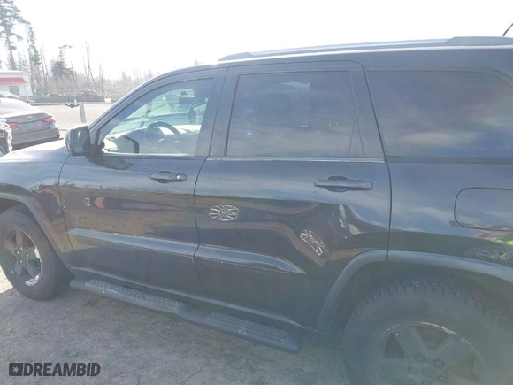 2011 Jeep Grand Cherokee Laredo with VIN 1J4RR4GG2BC670264, listed as a IAAI auction lot 41670045 with 252,044 mi miles. Bid and sale history available at carsss.com. Image 14.