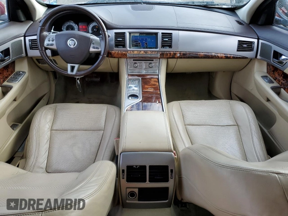2011 Jaguar XF Premium with VIN SAJWA0GB4BLR88465, listed as a Copart auction lot 86172224 with 115,179 mi miles and Non repairable. Bid and sale history available at DreamBid. Image 8.