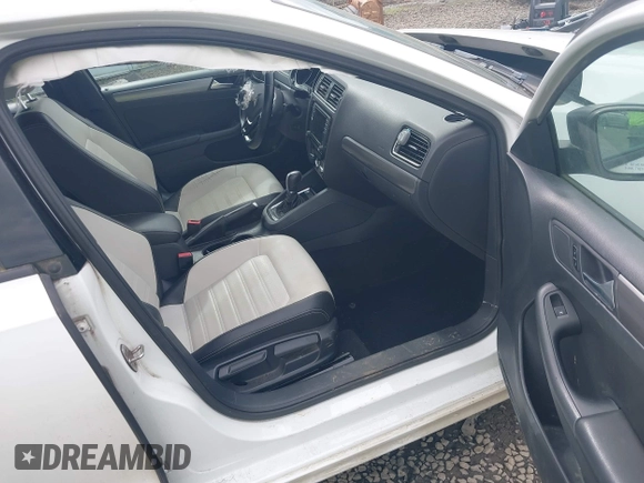 2016 Volkswagen Jetta Sport z VIN 3VWD17AJ3GM216976, wystawiony jako IAAI lot #42012643 z przebiegiem 145 795 mil mil oraz . Historia ofert i sprzedaży dostępna na DreamBid. Obrazek 5.