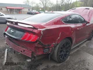 2019 Ford Mustang EcoBoost z VIN 1FA6P8TH3K5111837, wystawiony jako IAAI lot #42112963 z przebiegiem 46 725 mil mil oraz . Historia ofert i sprzedaży dostępna na DreamBid. Obrazek 6.