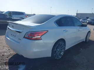 2014 Nissan Altima S with VIN 1N4AL3AP5EN335473, listed as a IAAI auction lot 41952678 with 156,474 mi miles and . Bid and sale history available at DreamBid. Image 4.