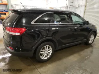 2017 Kia Sorento LX V6 with VIN 5XYPGDA58HG196318, listed as a Copart auction lot 50960985 with 227,635 mi miles and Salvage Title. Bid and sale history available at carsss.com. Image 3.