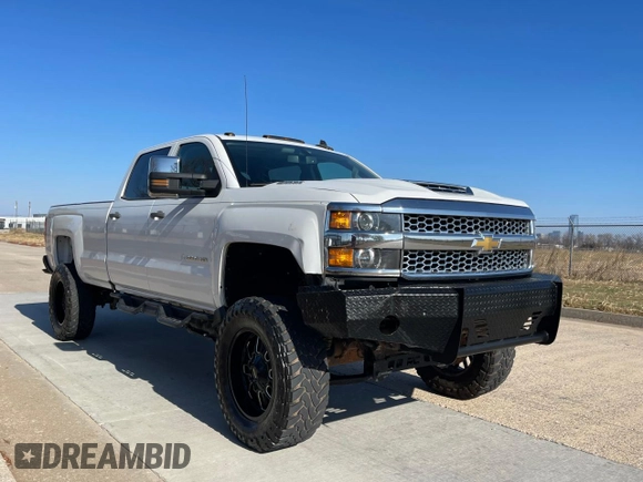 2019 Chevrolet Silverado 3500HD Work Truck with VIN 1GC4KVCYXKF197799, listed as a Copart auction lot 85936884 with 251,906 mi miles and Clean Title. Bid and sale history available at carsss.com. Image 1.