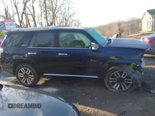 2018 Toyota 4Runner SR5 z VIN JTEBU5JR8J5596675, wystawiony jako IAAI lot #41877335 z przebiegiem Nie podano mil oraz . Historia ofert i sprzedaży dostępna na DreamBid. Obrazek 13.