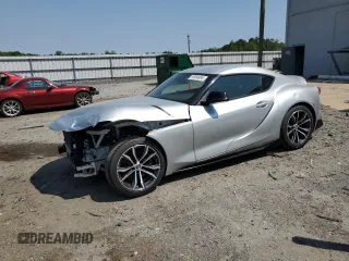 2021 Toyota Supra 2.0 z VIN WZ1DB2C07MW040454, wystawiony jako Copart lot #59584995 z przebiegiem 30 416 mil mil oraz Czysty tytuł • Clean title. Historia ofert i sprzedaży dostępna na DreamBid. Obrazek 1.