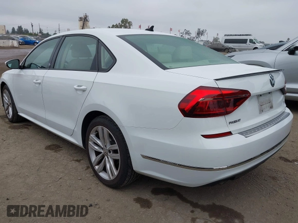 2019 Volkswagen Passat Wolfsburg Edition z VIN 1VWLA7A38KC004758, wystawiony jako IAAI lot #42404110 z przebiegiem 71 694 mil mil oraz . Historia ofert i sprzedaży dostępna na DreamBid. Obrazek 3.