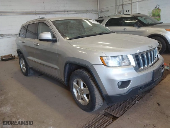 2011 Jeep Grand Cherokee Laredo with VIN 1J4RR4GG5BC690251, listed as a IAAI auction lot 41824839 with 261,010 mi miles. Bid and sale history available at carsss.com. Image 1.