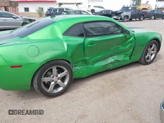 2010 Chevrolet Camaro 1LT z VIN 2G1FF1EVXA9224654, wystawiony jako IAAI lot #42251472 z przebiegiem 178 658 mil mil oraz . Historia ofert i sprzedaży dostępna na DreamBid. Obrazek 13.