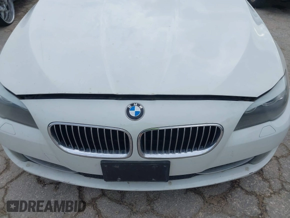 2013 BMW 5 Series 528i with VIN WBAXG5C55DDY33772, listed as a IAAI auction lot 41605701 with 131,473 mi miles and . Bid and sale history available at carsss.com. Image 6.