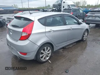 2012 Hyundai Accent SE z VIN KMHCU5AE0CU054285, wystawiony jako IAAI lot #42170678 z przebiegiem 92 172 mil mil oraz . Historia ofert i sprzedaży dostępna na DreamBid. Obrazek 4.