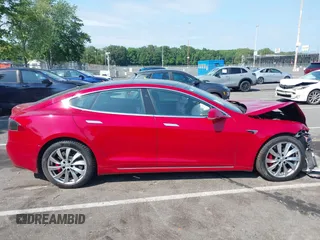 2016 Tesla Model S 90D z VIN 5YJSA1E4XGF171244, wystawiony jako IAAI lot #42584589 z przebiegiem 85 412 mil mil oraz . Historia ofert i sprzedaży dostępna na DreamBid. Obrazek 13.
