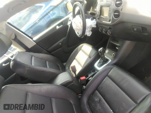 2016 Volkswagen Tiguan SEL with VIN WVGAV7AX0GW552305, listed as a IAAI auction lot 41954037 with 180,780 mi miles and . Bid and sale history available at DreamBid. Image 5.