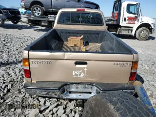 1999 Toyota Tacoma z VIN 4TAWN72N5XZ418522, wystawiony jako Copart lot #51940615 z przebiegiem 340 432 mil mil oraz Szkoda całkowita • Salvage title. Historia ofert i sprzedaży dostępna na DreamBid. Obrazek 6.