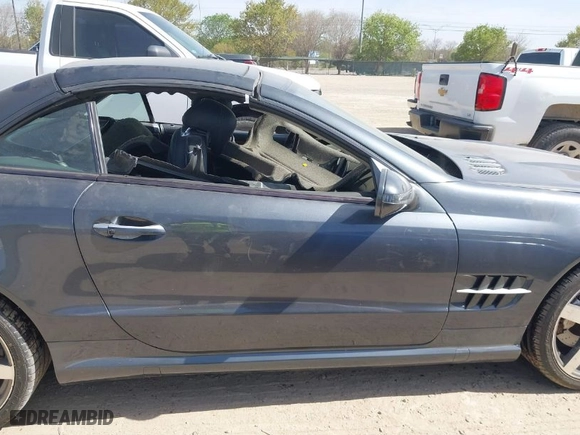 2009 Mercedes-Benz SL-Class V8 with VIN WDBSK71F39F155438, listed as a IAAI auction lot 41835926 with 1 mi miles. Bid and sale history available at carsss.com. Image 14.