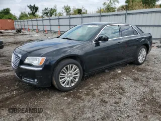 2014 Chrysler 300 z VIN 2C3CCARG5EH321467, wystawiony jako Copart lot #57810315 z przebiegiem 87 140 mil mil oraz Czysty tytuł • Clean title. Historia ofert i sprzedaży dostępna na DreamBid. Obrazek 1.