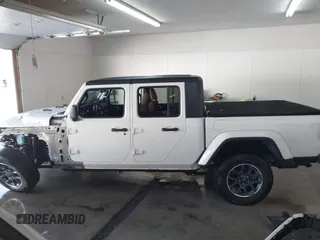 2020 Jeep Gladiator Overland with VIN 1C6HJTFG7LL139896, listed as a IAAI auction lot 41347570 with 98,484 mi miles and . Bid and sale history available at DreamBid. Image 15.