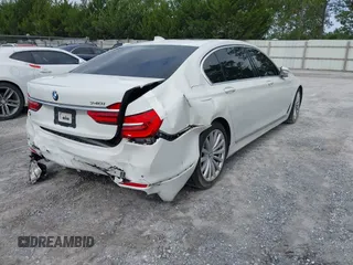 2017 BMW 7 Series 740i z VIN WBA7E2C53HG740273, wystawiony jako IAAI lot #42475769 z przebiegiem Nie podano mil oraz . Historia ofert i sprzedaży dostępna na DreamBid. Obrazek 4.