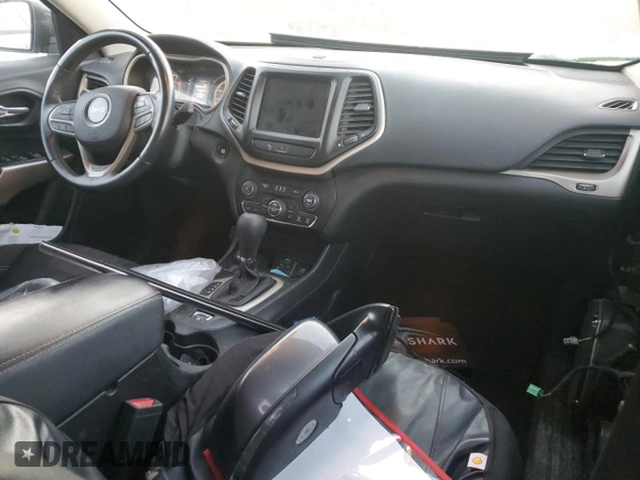 2017 Jeep Cherokee Latitude with VIN 1C4PJMCS2HW637562, listed as a Copart auction lot 88720035 with 88,406 mi miles and Salvage Title. Bid and sale history available at DreamBid. Image 8.