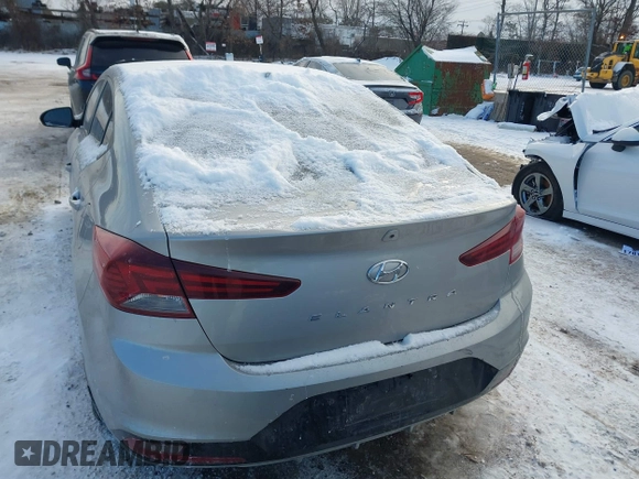 2020 Hyundai Elantra Value Edition z VIN 5NPD84LFXLH567082, wystawiony jako IAAI lot #41372830 z przebiegiem 119 975 mil mil oraz . Historia ofert i sprzedaży dostępna na DreamBid. Obrazek 16.
