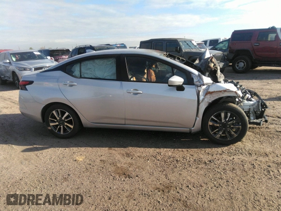2023 Nissan Versa SV z VIN 3N1CN8EV0PL871854, wystawiony jako IAAI lot #41958143 z przebiegiem Nie podano mil oraz . Historia ofert i sprzedaży dostępna na DreamBid. Obrazek 12.