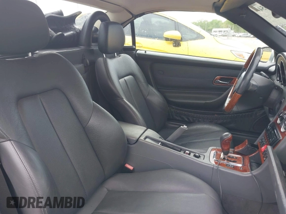 2002 Mercedes-Benz SLK 320 z VIN WDBKK65F82F254735, wystawiony jako IAAI lot #42135544 z przebiegiem 110 886 mil mil oraz . Historia ofert i sprzedaży dostępna na DreamBid. Obrazek 8.