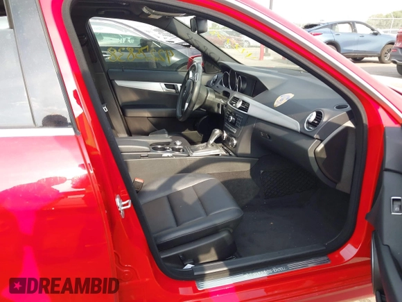 2013 Mercedes-Benz C 300 Sport с VIN WDDGF8AB1DA787560, выставлен на аукционе IAAI как лот 42275838 с пробегом 86 024 миль миль и . История ставок и продаж доступна на DreamBid. Изображение 5.