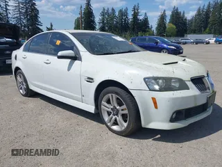 2008 Pontiac G8 z VIN 6G2ER57788L136423, wystawiony jako IAAI lot #42191262 z przebiegiem 107 122 mil mil oraz . Historia ofert i sprzedaży dostępna na DreamBid. Obrazek 1.