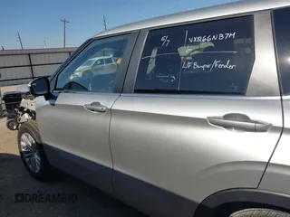 2024 Mitsubishi Outlander ES z VIN JA4J3UA8XRZ015082, wystawiony jako IAAI lot #42244407 z przebiegiem 18 885 mil mil oraz . Historia ofert i sprzedaży dostępna na DreamBid. Obrazek 15.