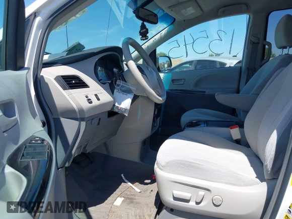 2012 Toyota Sienna LE AAS with VIN 5TDKK3DC4CS183817, listed as a IAAI auction lot 42013545 with 207,822 mi miles. Bid and sale history available at carsss.com. Image 5.