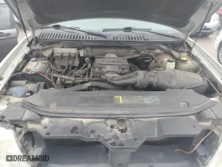 2005 Lincoln Navigator Luxury with VIN 5LMFU28505LJ06747, listed as a Copart auction lot 43131645 with 218,140 mi miles and Salvage Title. Bid and sale history available at carsss.com. Image 12.