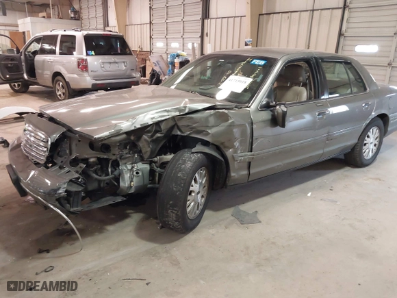 2003 Ford Crown Victoria LX with VIN 2FAFP74W83X168347, listed as a IAAI auction lot 41715018 with 109,444 mi miles. Bid and sale history available at carsss.com. Image 17.