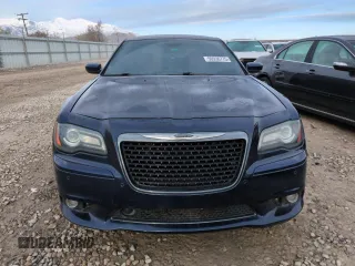 2013 Chrysler 300 SRT-8 z VIN 2C3CCAFJ4DH735421, wystawiony jako Copart lot #50936775 z przebiegiem 113 701 mil mil oraz Szkoda całkowita • Salvage title. Historia ofert i sprzedaży dostępna na DreamBid. Obrazek 5.