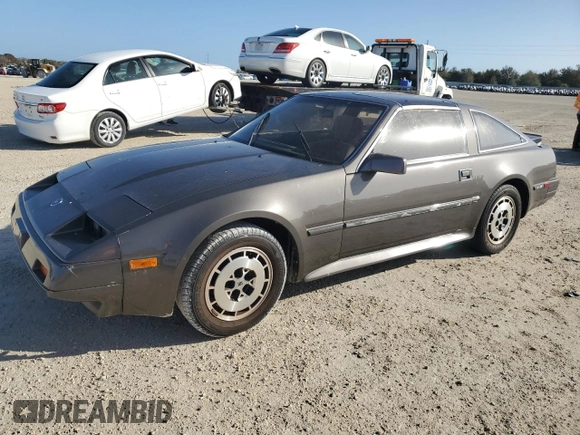 1986 Nissan 300ZX z VIN JN1HZ16S9GX094097, wystawiony jako Copart lot #75251134 z przebiegiem Nie podano mil oraz Szkoda całkowita • Salvage title. Historia ofert i sprzedaży dostępna na DreamBid. Obrazek 1.