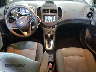 2016 Chevrolet Sonic LS z VIN 1G1JA5SH6G4185877, wystawiony jako Copart lot #42243525 z przebiegiem 117 903 mil mil oraz Szkoda całkowita • Salvage title. Historia ofert i sprzedaży dostępna na DreamBid. Obrazek 8.