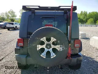 2008 Jeep Wrangler Unlimited X z VIN 1J4GA39128L518897, wystawiony jako Copart lot #52297525 z przebiegiem 163 676 mil mil oraz Nie do naprawy • Non repairable. Historia ofert i sprzedaży dostępna na DreamBid. Obrazek 6.