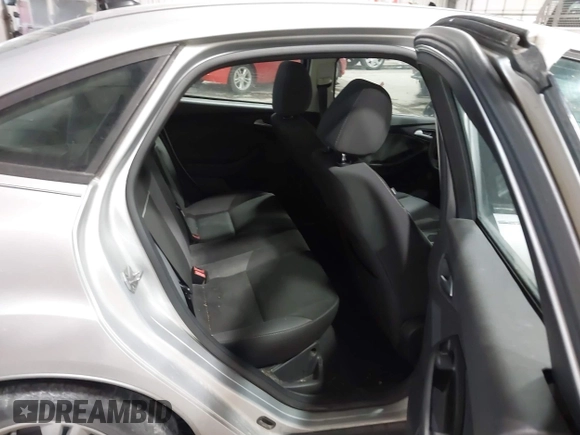 2014 Ford Focus SE with VIN 1FADP3F29EL160834, listed as a IAAI auction lot 41597552 with 118,410 mi miles. Bid and sale history available at carsss.com. Image 8.