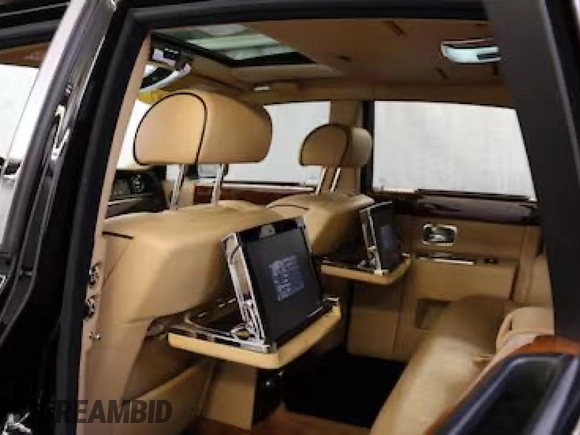 2007 Rolls-Royce Phantom z VIN SCA1S68547UX08XXX, wystawiony jako Copart lot #59255705 z przebiegiem 27 777 mil mil oraz Tytuł czysty. Historia ofert i sprzedaży dostępna na DreamBid. Obrazek 7.