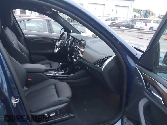 2021 BMW X3 sDrive30i z VIN 5UXTY3C02M9F37961, wystawiony jako IAAI lot #41922237 z przebiegiem 33 804 mil mil oraz . Historia ofert i sprzedaży dostępna na DreamBid. Obrazek 5.